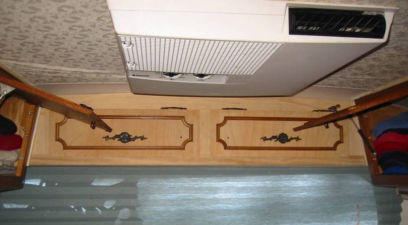 Rear_Window_Cabinet_2
