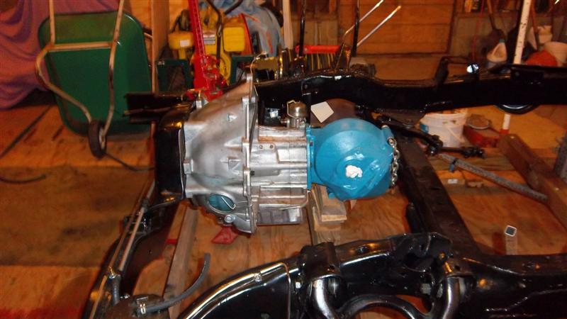 Transmission and final drive mounted in front clip (subframe)