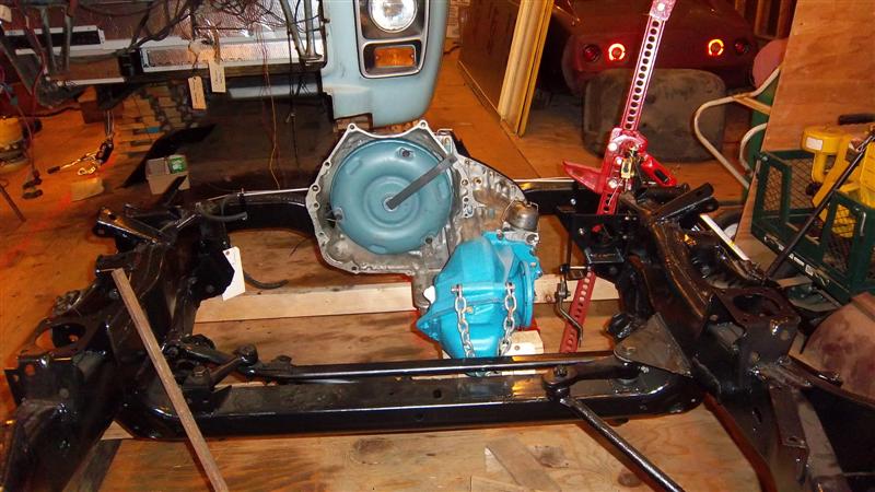 Transmission and final drive mounted in front clip (subframe)