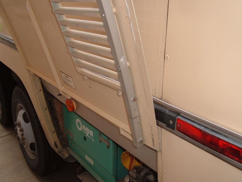 Rear_Hatch_Struts_08
