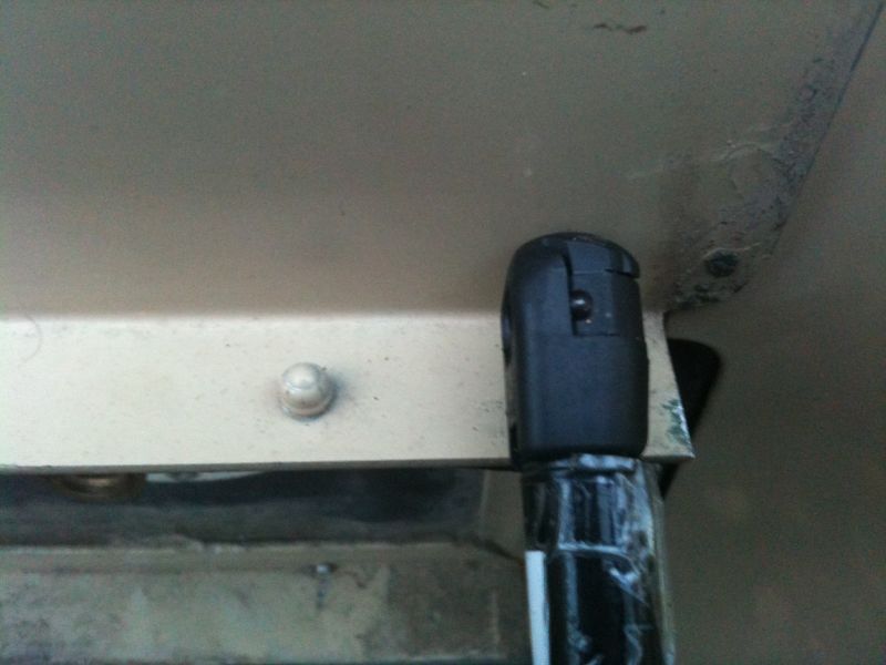 Utility_Hatch_Strut_1_