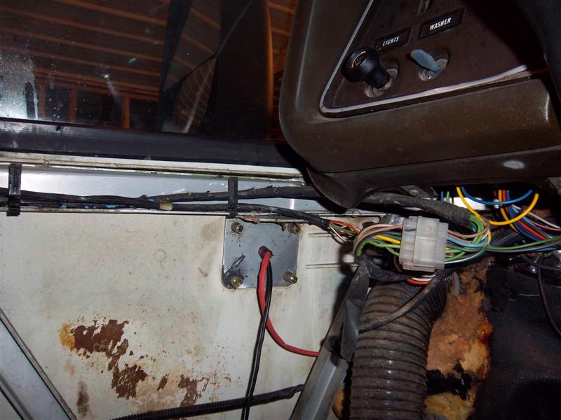 location of blue spare wire under dash