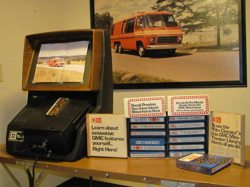 Mini Theater &amp; Library
