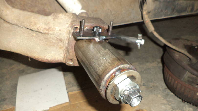 rear cross hole guide. The drill press mounts to the 2 studs