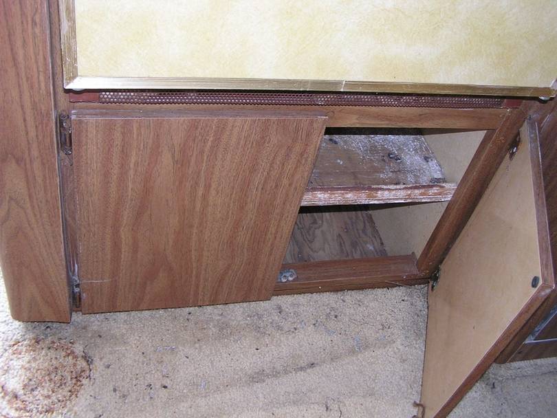 PBDoorsBelowFridge