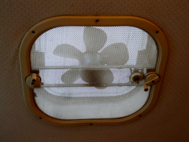 roof vent fan above front dinette (works)
