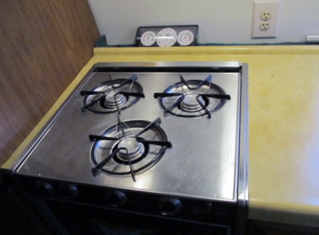 magic chef gas range (works)