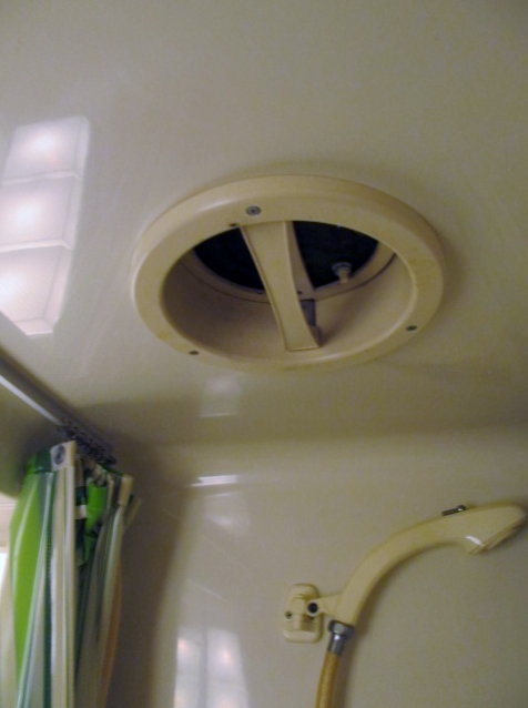 roof vent fan in bath (works)