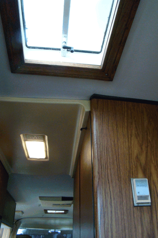 721_-_Back_has_vent_no_fan_Sure_gets_hot