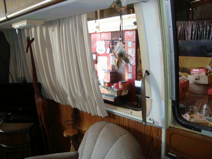 731_-_Note_condition_of_window_frames