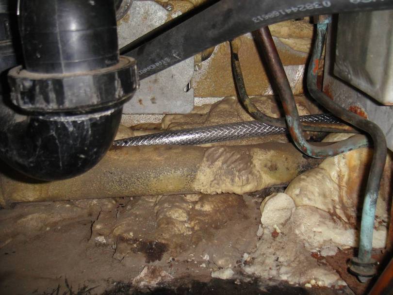 Line routed under the sink in bath