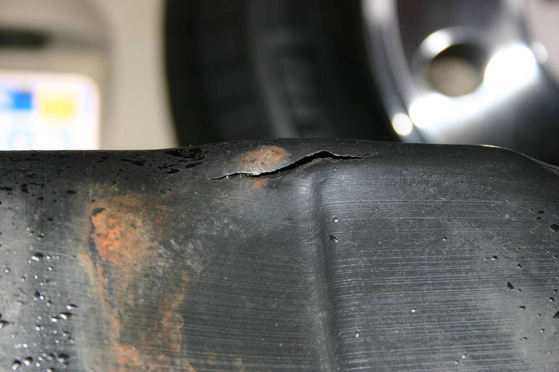 Black tank bottom crack