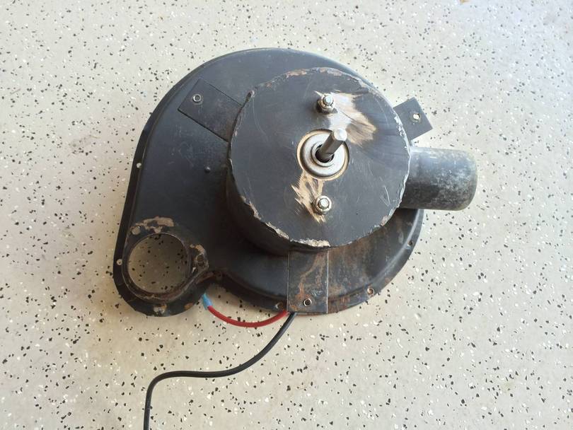 the motor has a gasket to seal the combustion side