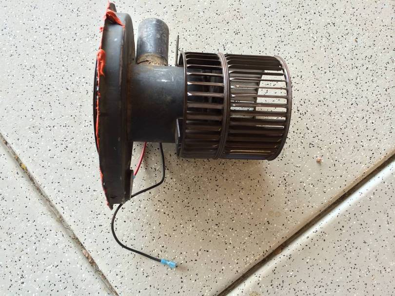 the circulation fan is installed on the other side of the motor