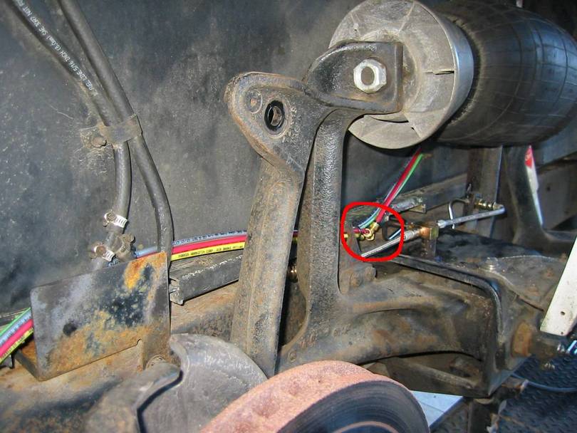 Powerlevel shuttle valve