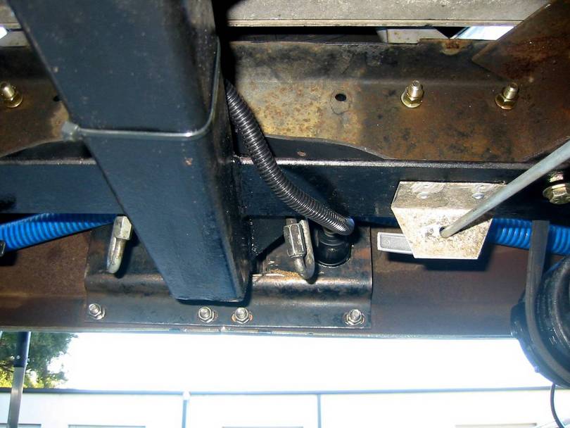 Through the bumper hitch