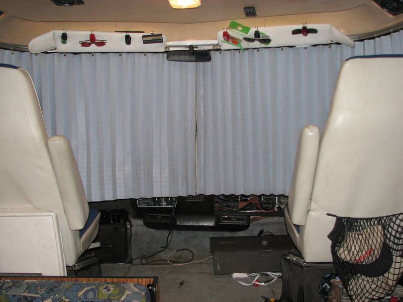 Guski Windshield Curtain in behind the dash