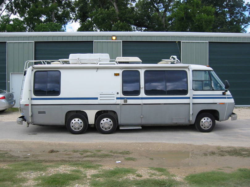 GMC_Passenger_Side_2010