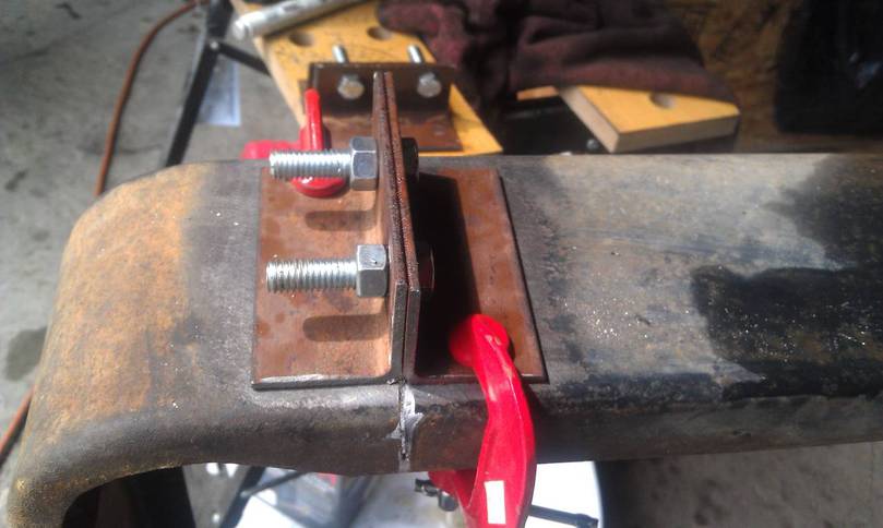 Quick drop radiator brackets