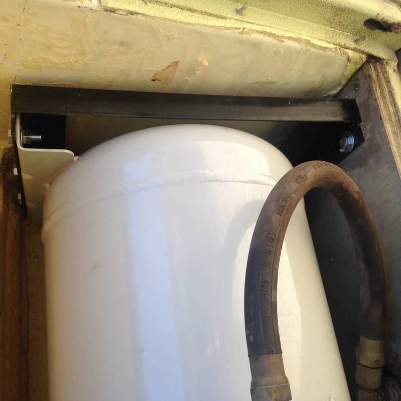 LP gas tank whole right side mount