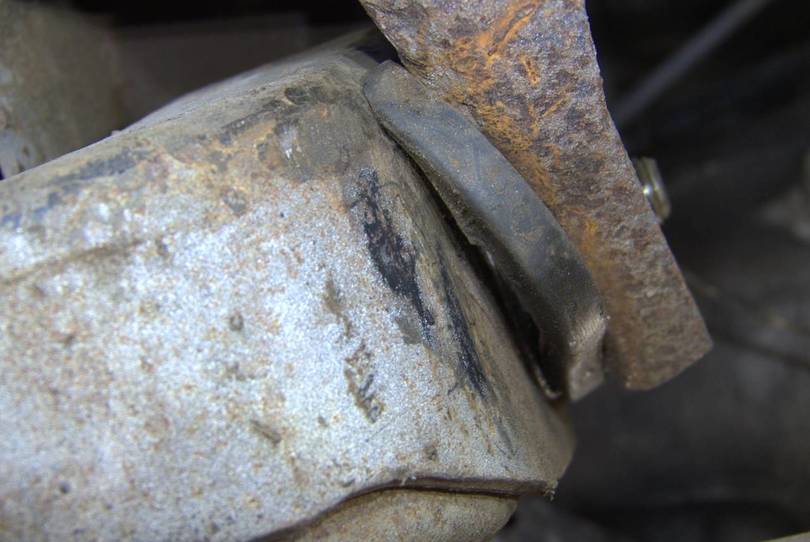 14_driver_lower_rear_bushing_rear_view_facing_in_1