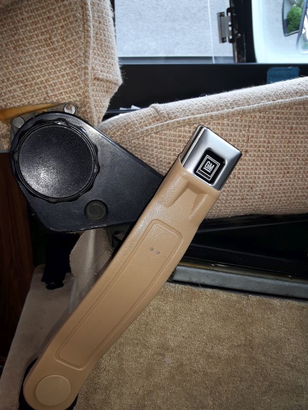 Buckle Aligns nicely with seat top