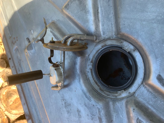 Tank Opening and OEM Sending Unit