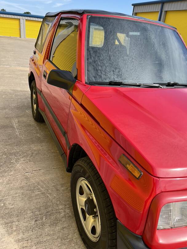 12-Passenger_Quarter_Front