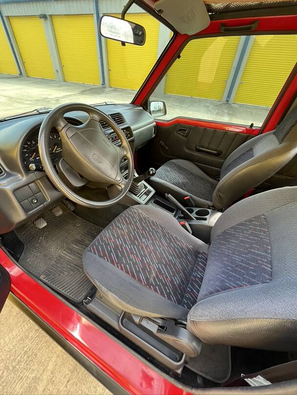 23-Interior_Driver_Door_VIew