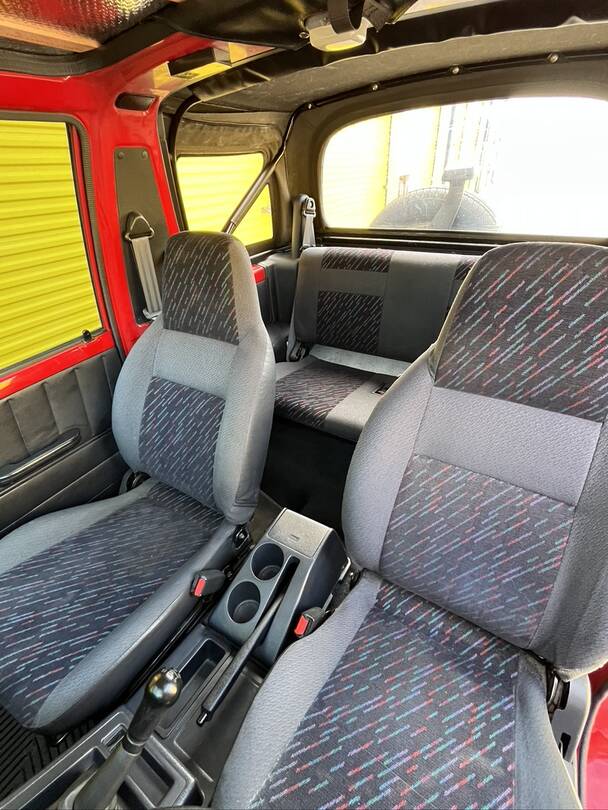 24-Interior_Front_Back_Seats